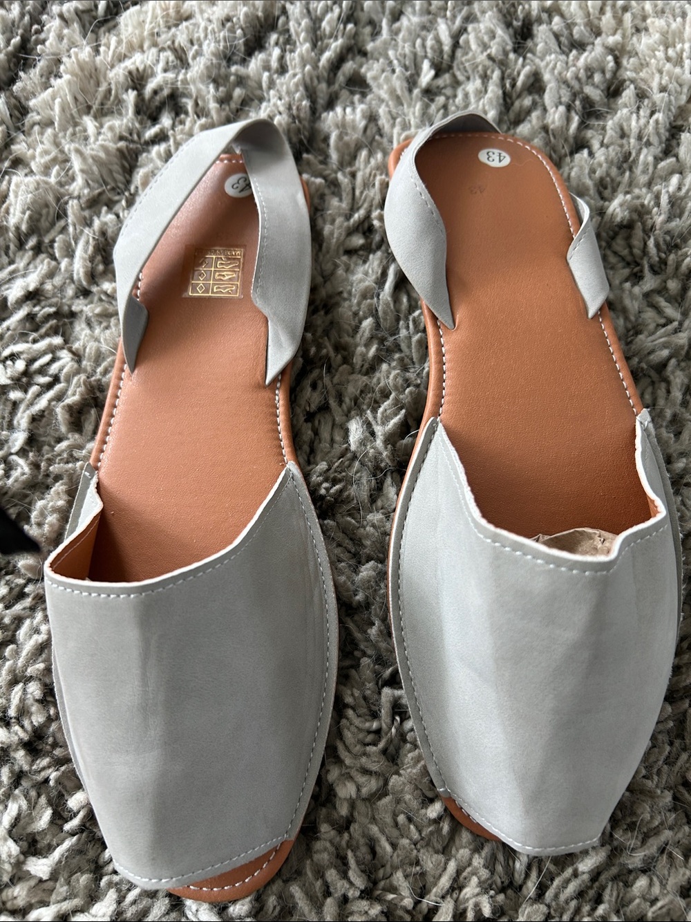 Women’s Slip-On Sandals in Light Gray